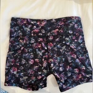 Lululemon fast and free short EUC size 12